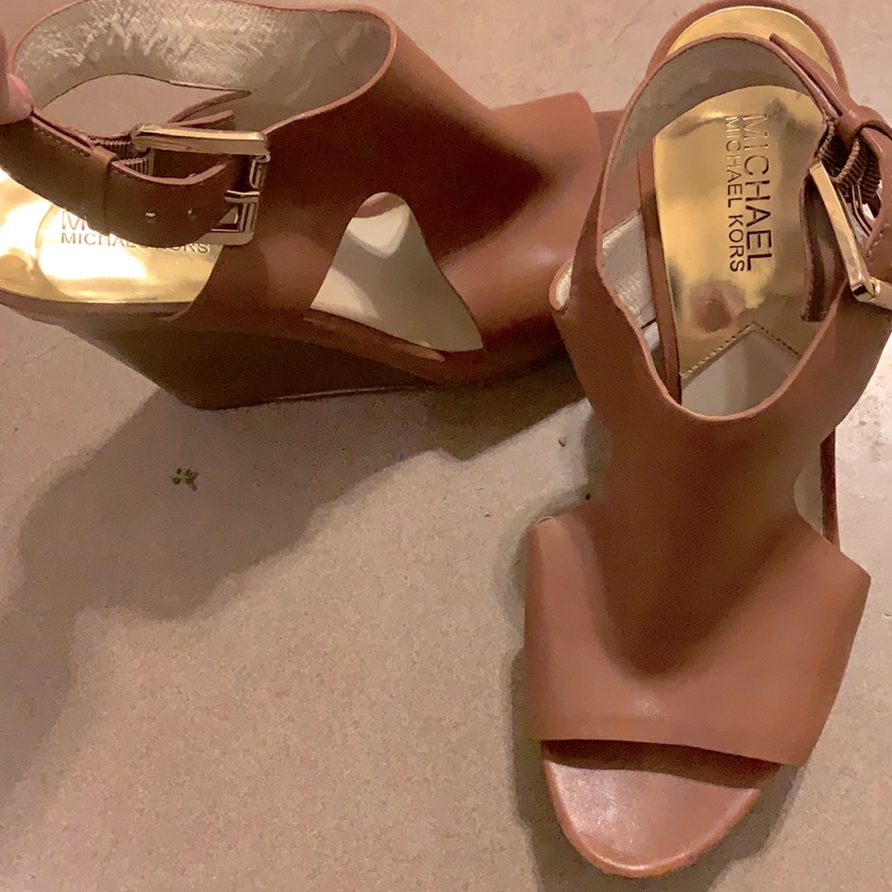 Open toed ankle step wedges